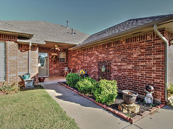 3rd image of 608 Coyote Ct