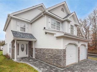21 Ariel Dr, Middle Island, NY 11953