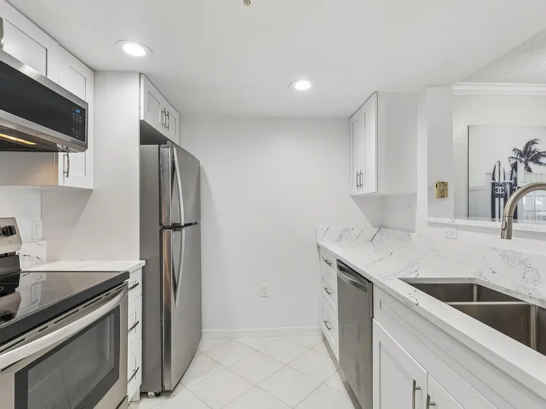 1801 N Flagler Dr #238 — Photo 9