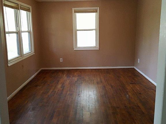 2nd image of 503 Mills St