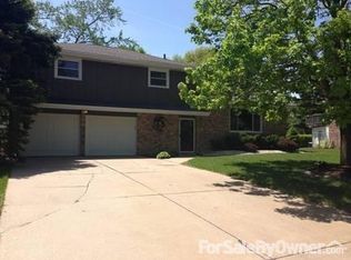 5717 Tucker Cir, Omaha, NE 68152