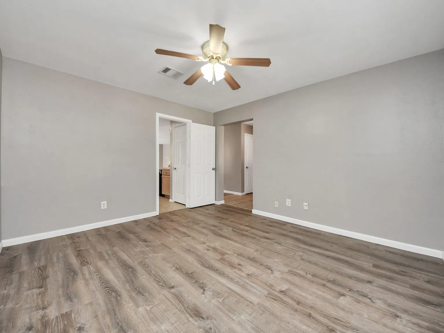 3 bed, 2.0 bath, 1589 sqft, $2,200 — Photo 4