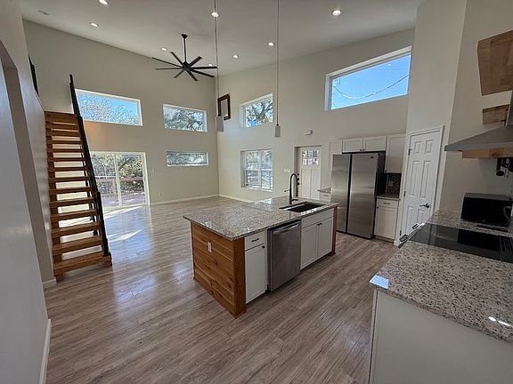 3rd image of 1226 Whispering Hills Dr