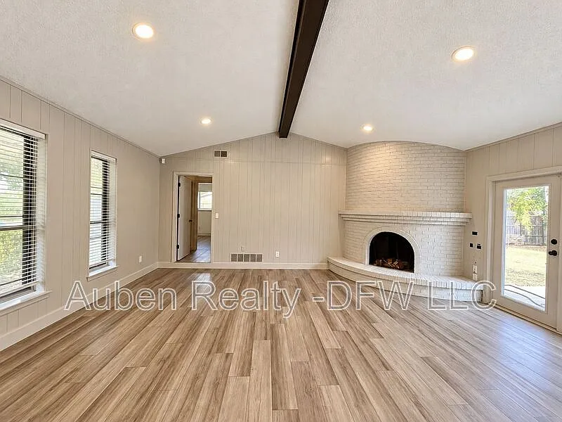 4 bed, 2.0 bath, 1888 sqft, $2,499 — Photo 4