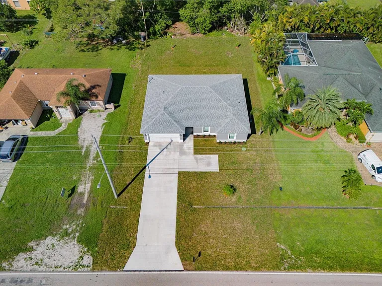 574 NW Bayshore Blvd — Photo 3
