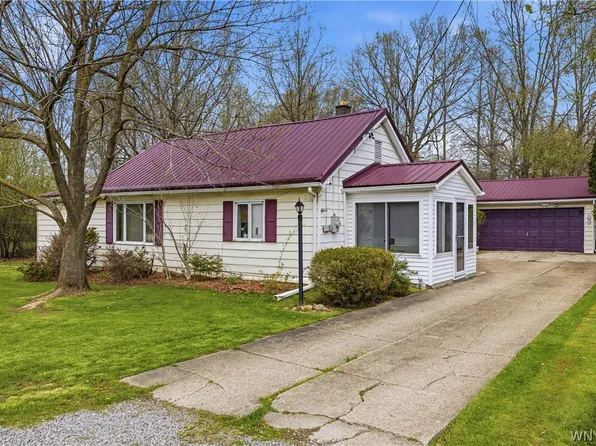 3287 Whitehaven Rd, Grand Island, NY 14072