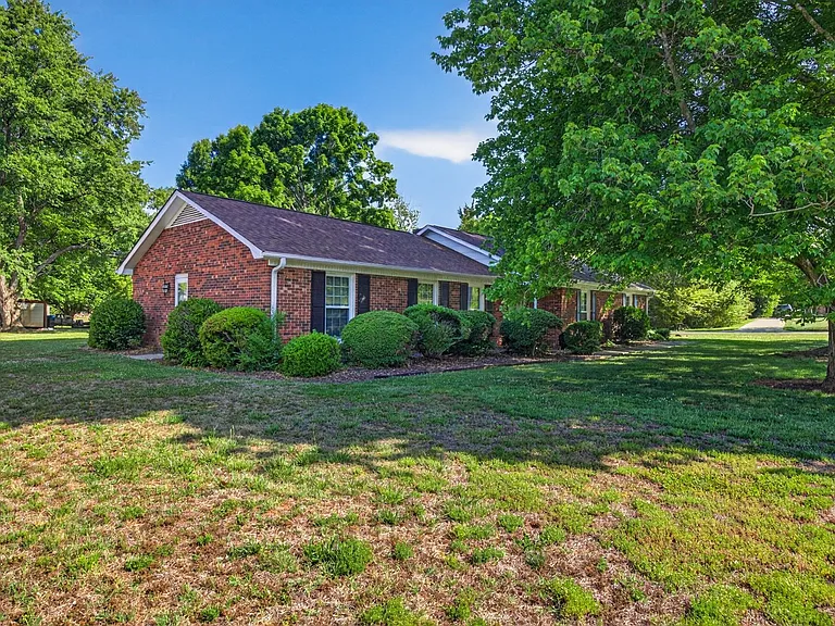 640 Summerest Ct — Photo 32