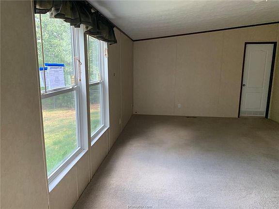 4th image of 2951 Lakewood Dr