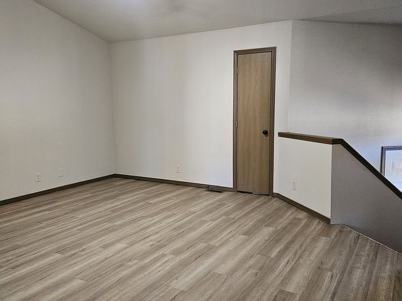 4th image of 1010 Cedar Point Cir