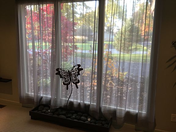2nd image of 521 Oakwood Dr