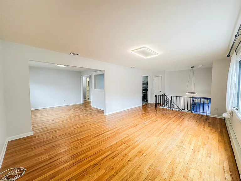 217 Rockland Ave — Photo 7
