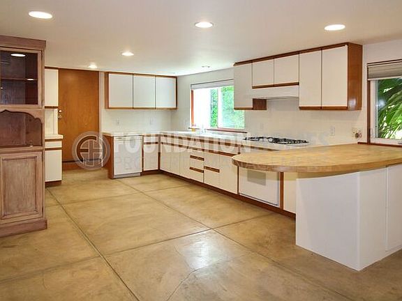 3rd image of 15 Bank St Unit A
