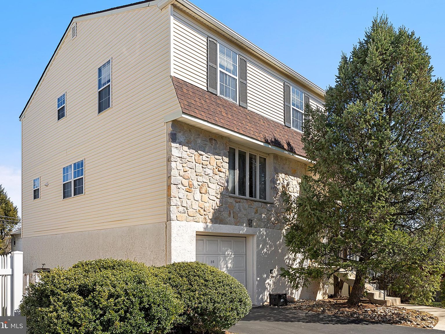 215 Patricia Ln, Secane, PA 19018 Zillow