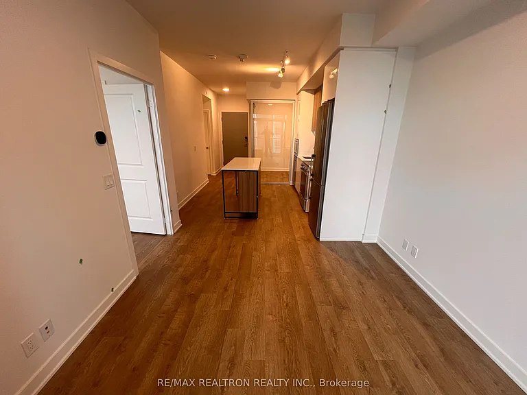 30 Upper Mall Way #2108 — Photo 8