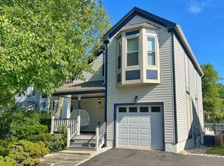 8423 Hollis Ln, Vienna, VA 22182