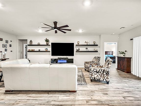 4th image of 10164 Sweet Holly Pl