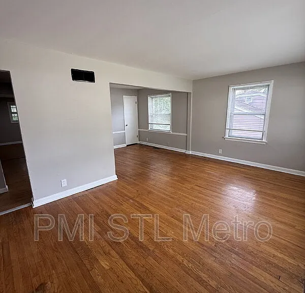10235 Cabot Dr — Photo 9