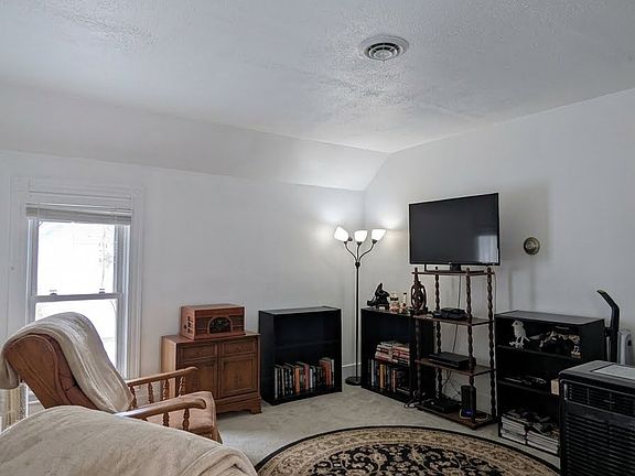 5th image of 328 E Merry Ave #2