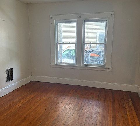 4th image of 49 Perth Street