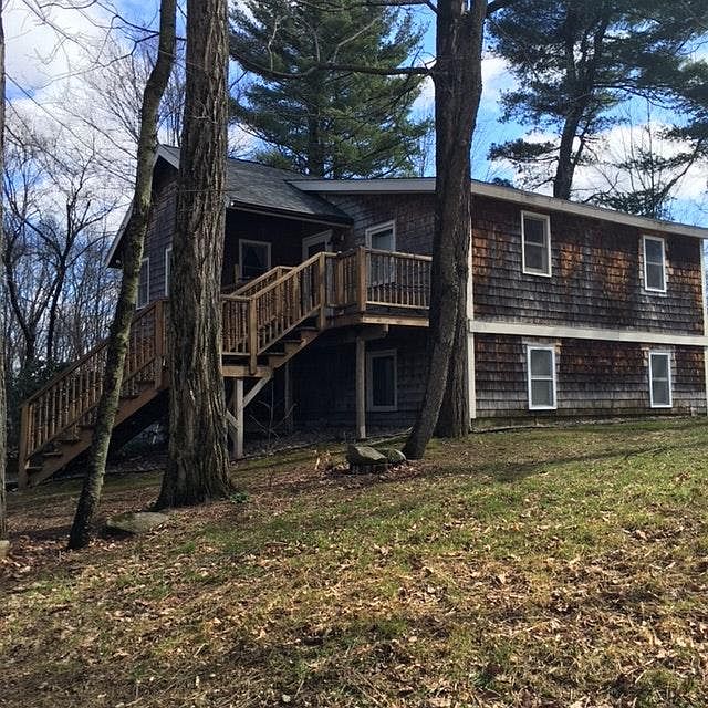 Duplex set back off road