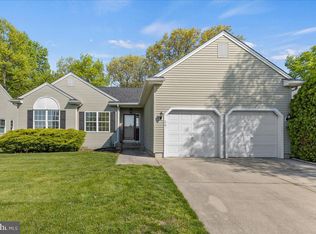 24 Ashley Dr, Delran, NJ 08075