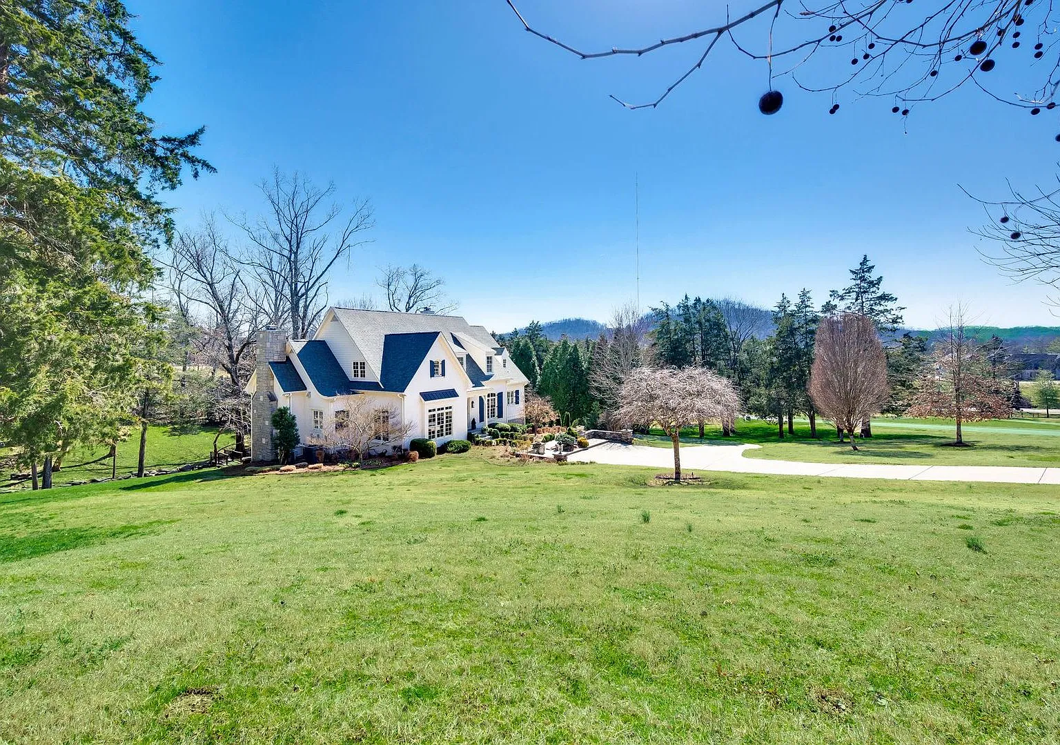 Gated Balleroy community in the heart of Brentwood! — Photo 3