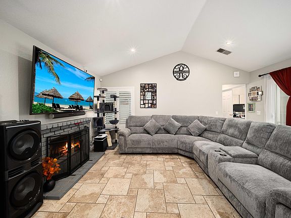 4th image of 29603 Poppy Meadow St