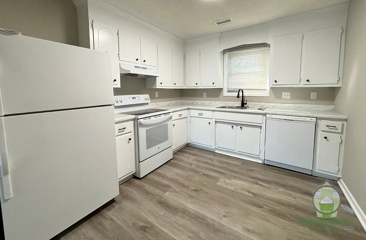 Maple Court Apartments — Photo 4