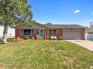 2611 Fillmore Ln, Davenport, IA 52804