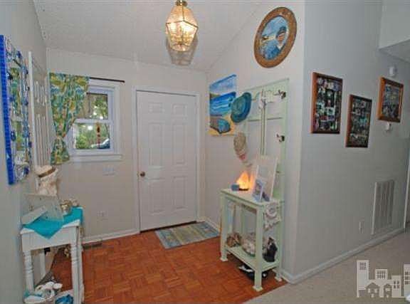 3rd image of 700 Mason Knoll Dr