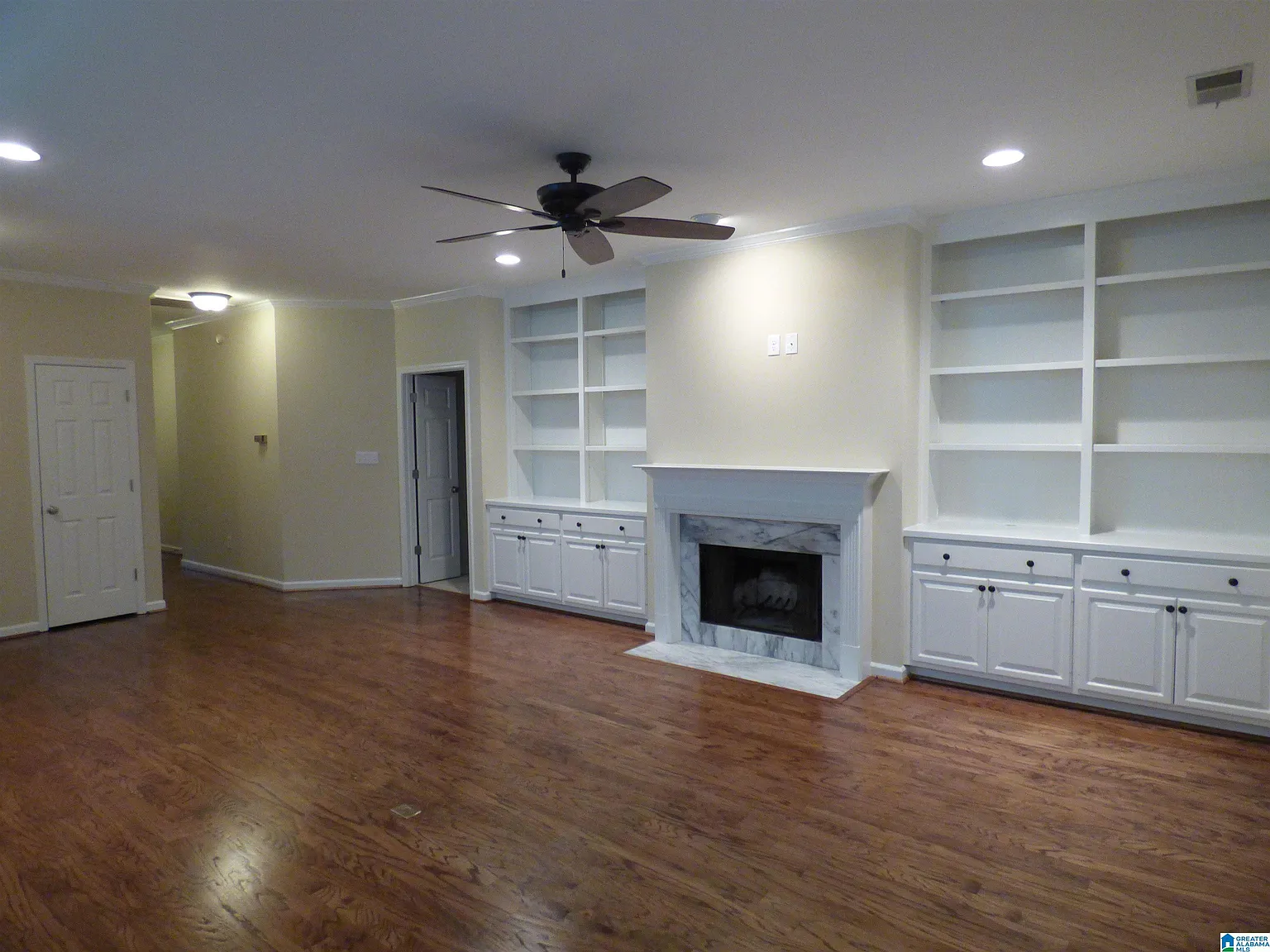 3 bed, 2.0 bath, 1736 sqft, $2,150 — Photo 2