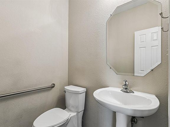 5th image of 1705 Chula Vista Dr