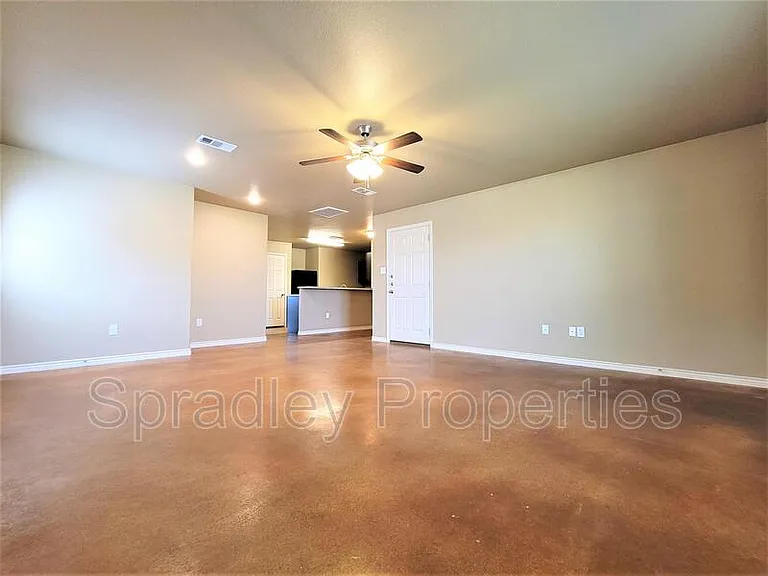 737 Laila Ln — Photo 2
