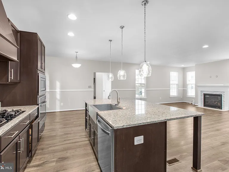 930 Forsythia Ln — Photo 17