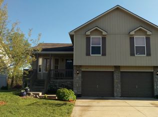 609 SW Creek Ridge Dr, Grain Valley, MO 64029