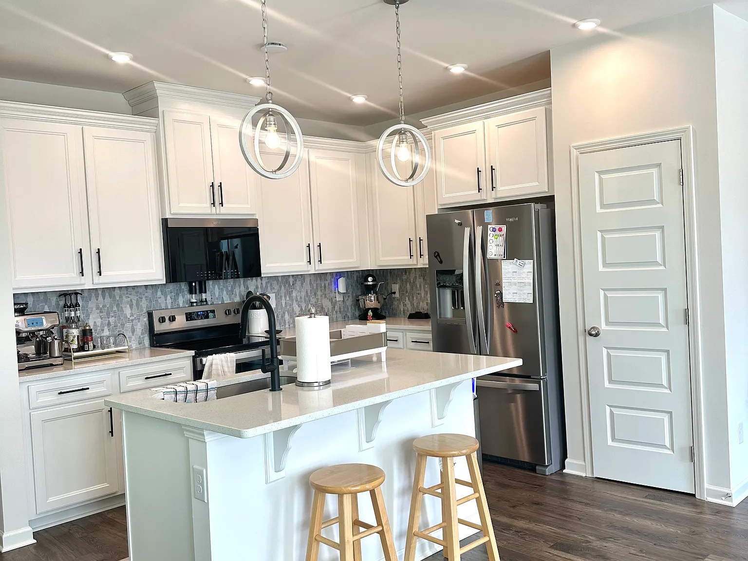 3 bed, 2.5 bath, 1481 sqft, $2,300 — Photo 4