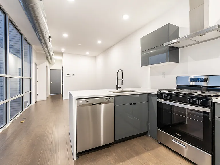 1525 N 6th St #4 — Photo 9