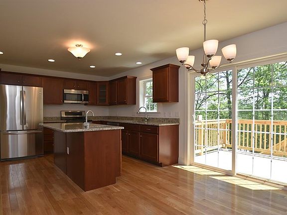 4th image of 29 Hilltop Dr