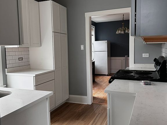 3rd image of 4101 N Mozart St #1
