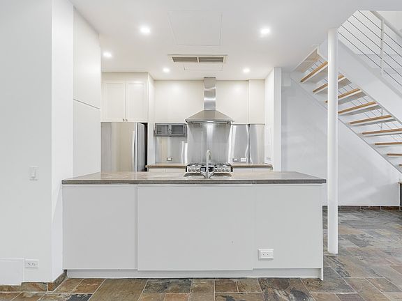 4th image of 33 Price St #3