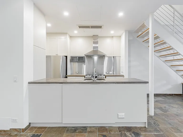 33 Price St #3 — Photo 4