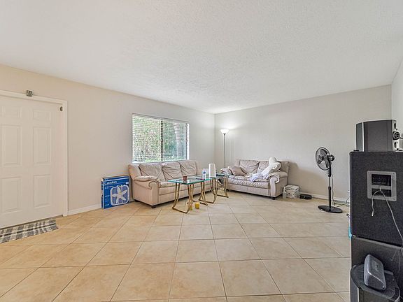 4th image of 4633 Bayshore Dr APT M1