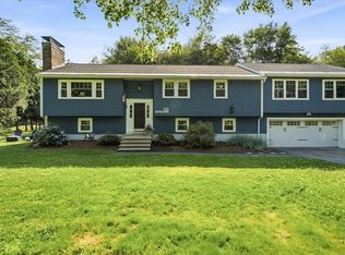 10 Buttonwood Rd, Amesbury, MA 01913