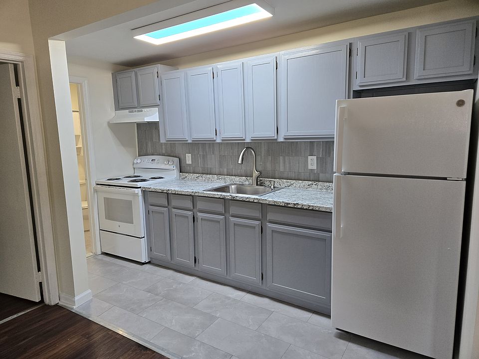 1st image of 428 Elwood Ave APT 1N