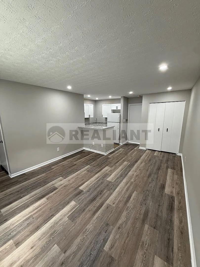 1 bed, 1.0 bath, 900 sqft, $1,175 — Photo 2