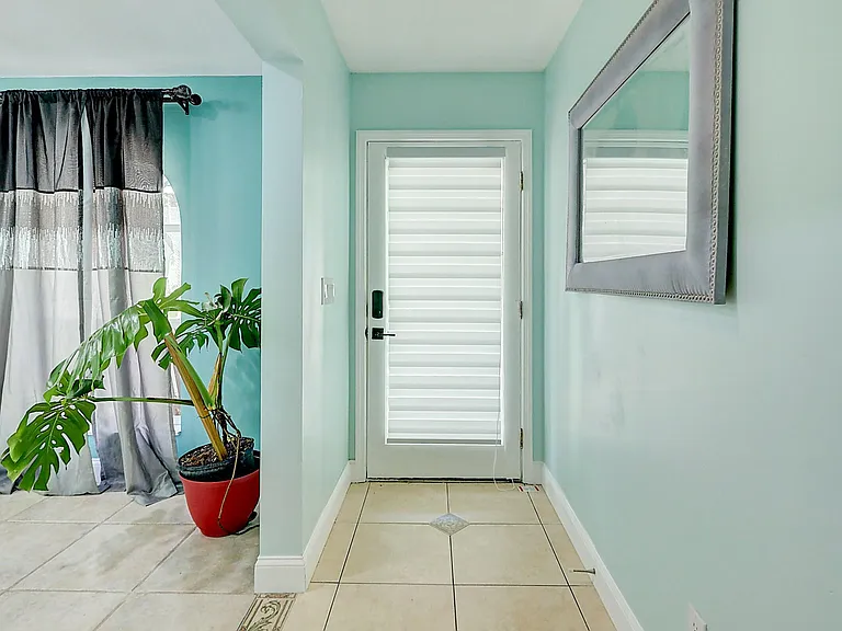 238 SW Grove Ave — Photo 4