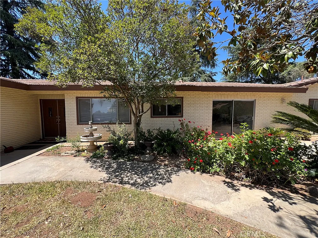 4 bed, 2554 sqft, $3,975 — Photo 3