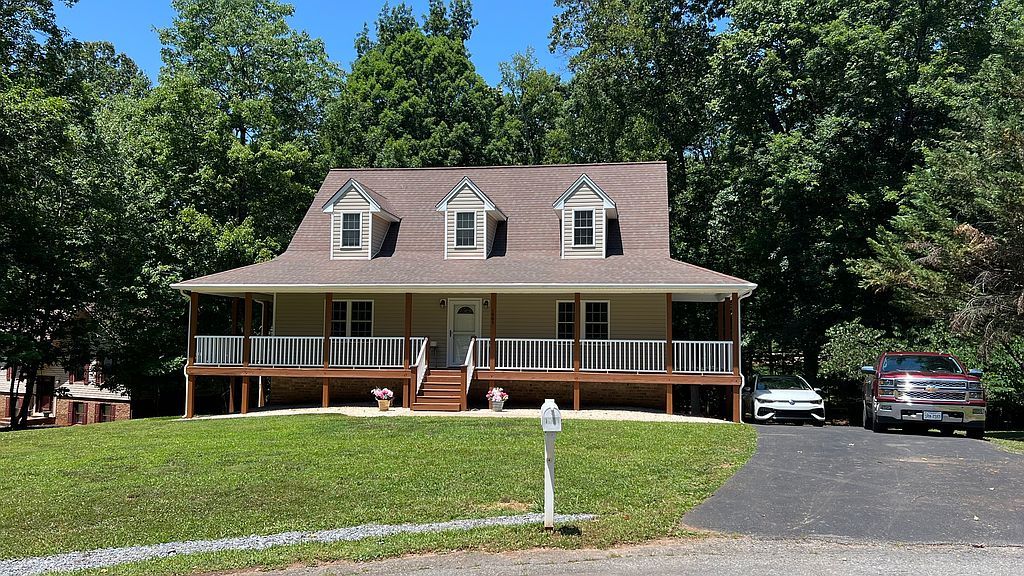 1007 Maple Leaf Ct - Property Image