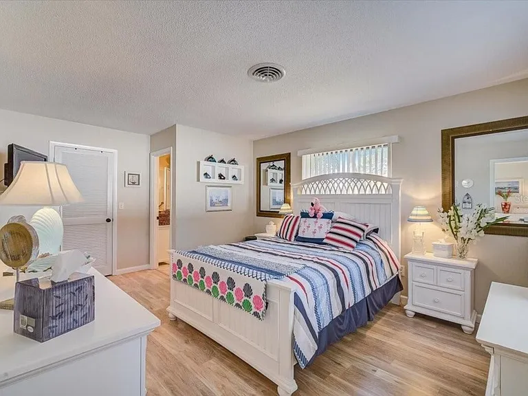 476 W Seminole Dr — Photo 7
