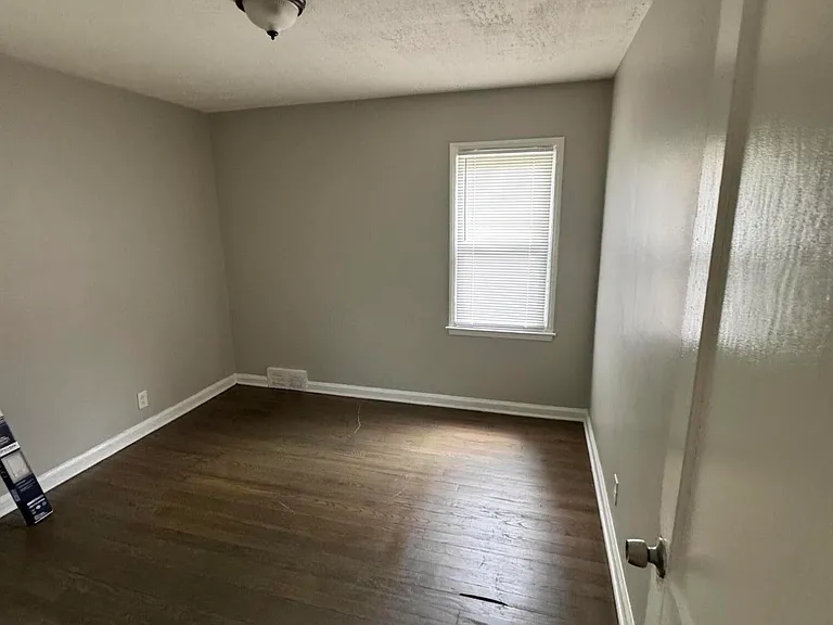 8272 Roselawn St — Photo 7